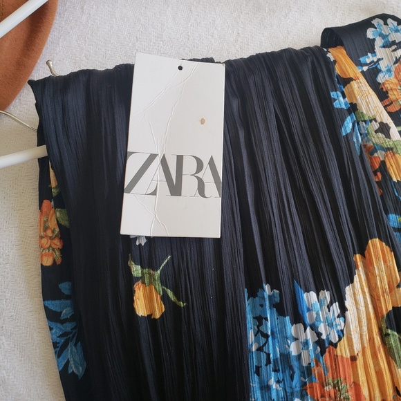 Zara floral print jumpsuit - Picture 3 of 8